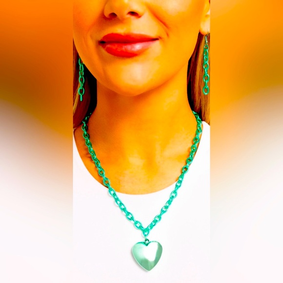Paparazzi Jewelry - 💚🤍💚 STUNNING! PAPARAZZI “LOVING LUXURY” GREEN NECKLACE ~ PAPARAZZI❗️💚🤍💚